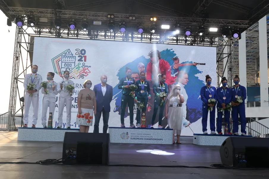 Женская сборная России завоевала серебряные медали на чемпионате Европы по современному пятиборью
