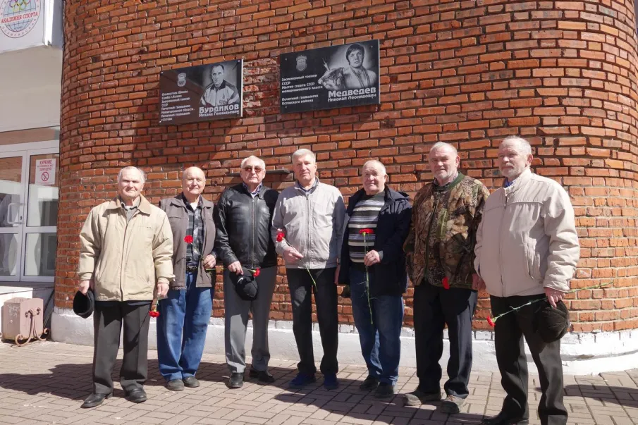 Память чемпионов мира по самбо Николая Баранова и Евгения Есина увековечили в Нижегородской области