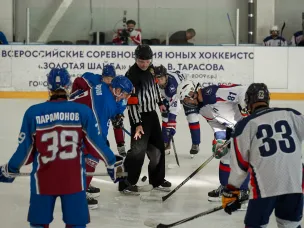 «Хоккейные папы» и команда правительства Нижегородской области встретились на льду в дружеском матче