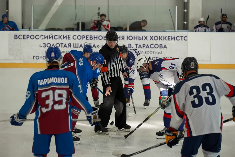 «Хоккейные папы» и команда правительства Нижегородской области встретились на льду в дружеском матче