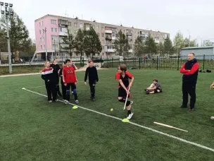 Учимся играть в лапту!